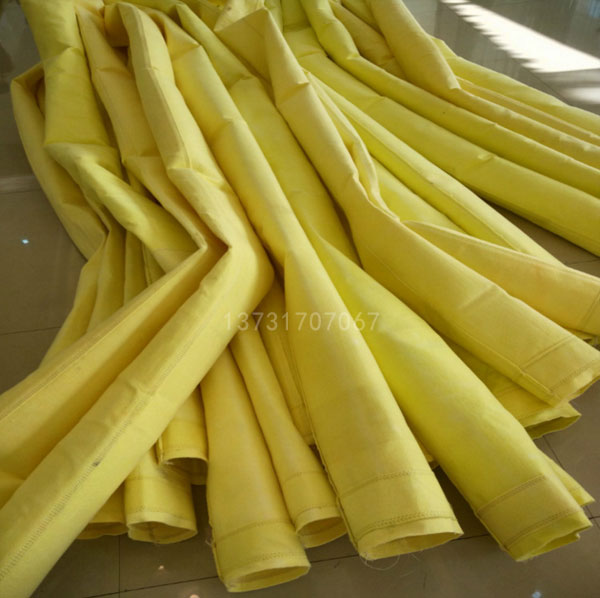 鞍山鞍鋼燒結機頭分室脈沖袋式除塵器改造工程施工中 鞍山鞍鋼燒結機頭分室脈沖袋式除塵器改造工程施工中